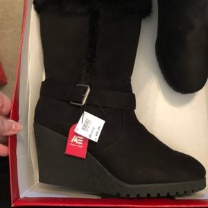 American Eagle Black Nola Suede Boots NWT Size 11